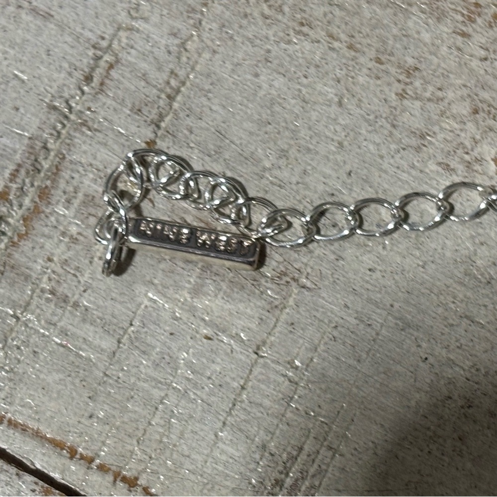 ❤️Nine West Silver Hammered Infinity Necklace - Picture 6 of 6